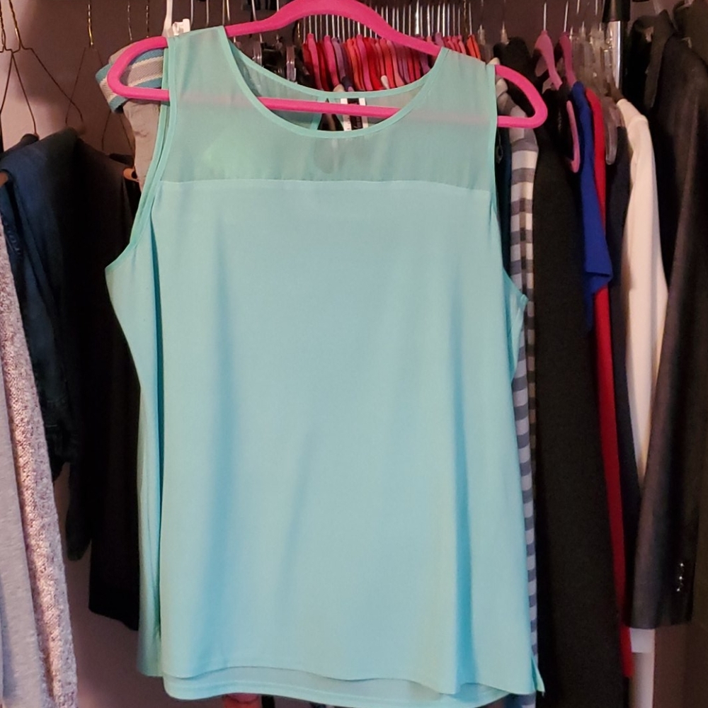 Rendezvous Aqua color tank